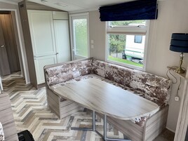 Chalet | Dining