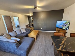 Appartement, plusieurs lits | Coin séjour