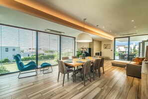 Villa (4 Bedrooms) | Interior