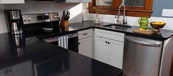 4 Bedroom Suite | Greenway | Food | Cocktails