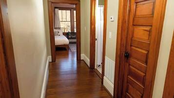 4 bedrooms, desk, iron/ironing board, travel crib