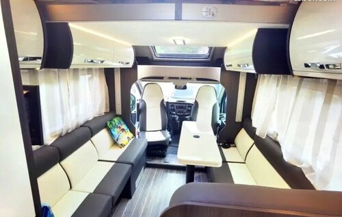 🌟 Camping-car Luxueux en Bord de Seine - Un Séjour Unique 🌟