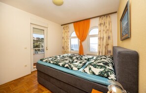 2 bedrooms, free WiFi, bed sheets - Beautiful apartment in Okrug Gornji (Okrug Gornji)