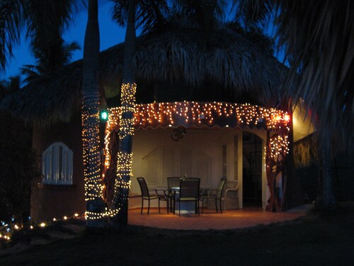 Caracoles House is a "treasure chest" of a house that directly overlooks the sea.