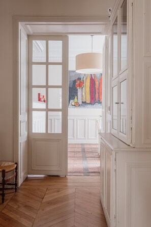 Interior - Timeless Harmony, by Veeve (Paris)
