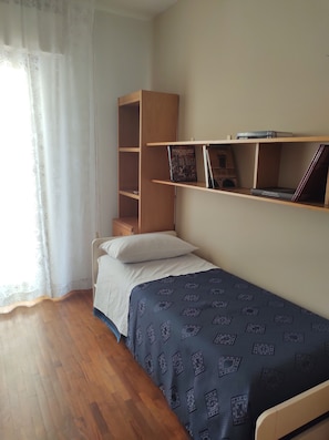 1 slaapkamer, een bureau, gratis wifi, beddengoed