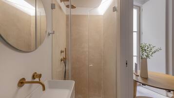 Apartment, 1 Bedroom, Interior Terrace (2 People) | Bathroom | Shower, hair dryer, towels