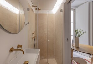 Apartment, 1 Bedroom, Interior Terrace (2 People) | Bathroom | Shower, hair dryer, towels - Líbere Lisbon Príncipe Real (Lisbon)