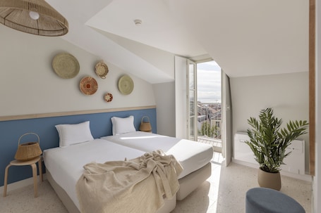 Deluxe Apartment, 1 Bedroom, Terrace (4 people) | 1 bedroom, in-room safe, desk, laptop workspace. Líbere Lisbon Príncipe Real