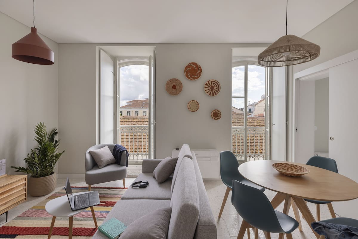 Apartment, 1 Bedroom, Balcony (4 People) | Oppholdsområde | En 45-tommers Flatskjerm-TV med kabel-kanaler