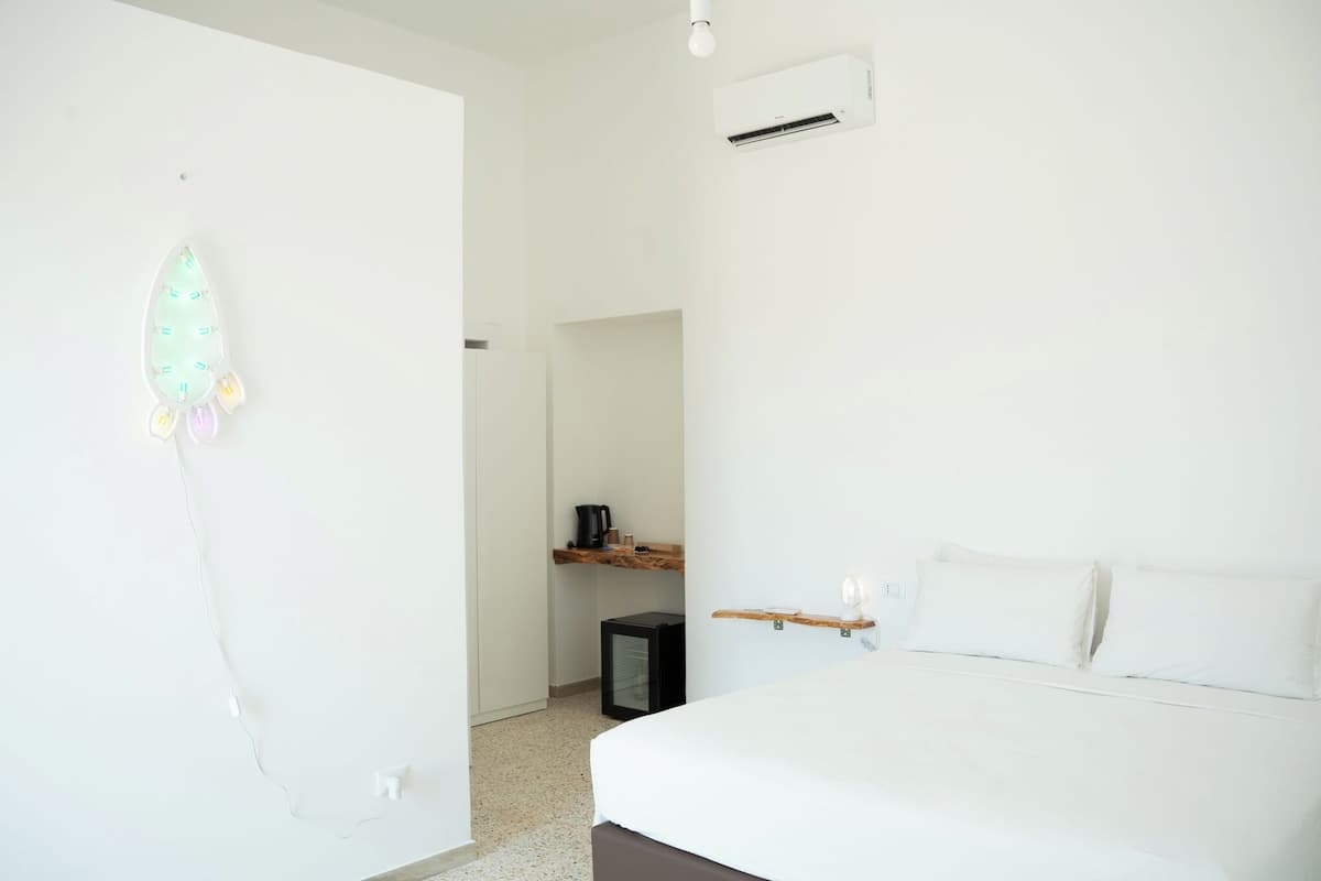 In-room safe, iron/ironing board (on request), WiFi (free), bed sheets