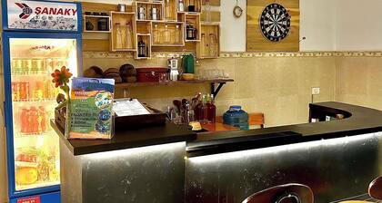 Frontier Hostel & Tours