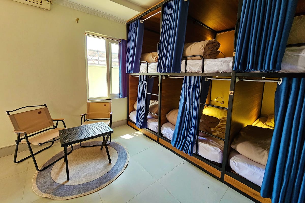 Dormitorio compartido Confort | Escritorio, wifi gratis, ropa de cama