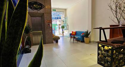 Frontier Hostel & Tours