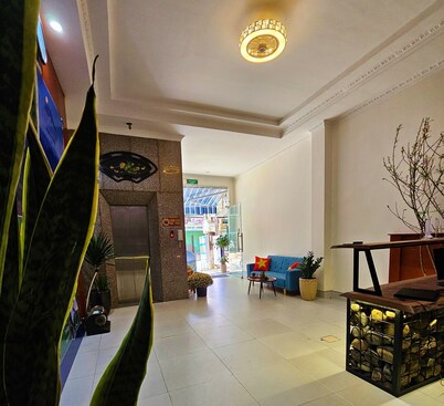 Frontier Hostel & Tours