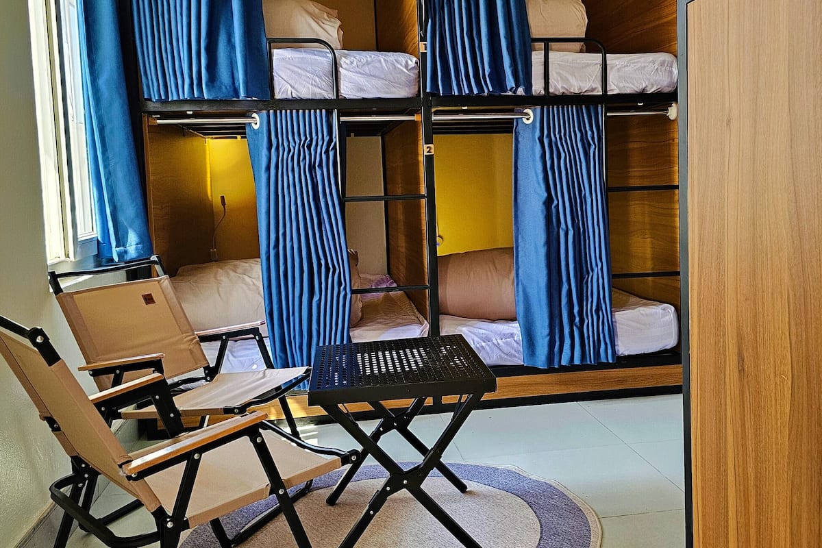 Dormitorio compartido Confort | Escritorio, wifi gratis, ropa de cama