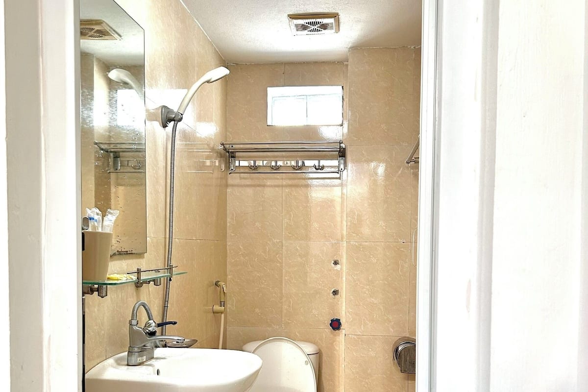 Dormitorio compartido Confort | Baño | Ducha, artículos de higiene personal gratuitos, bidé y toallas