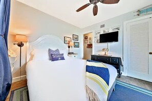 デスク、アイロン / アイロン台、WiFi (無料)、ベッドシーツ