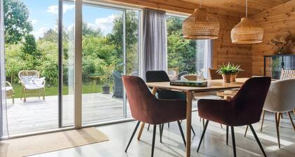 Awesome home in Væggerløse with kitchen