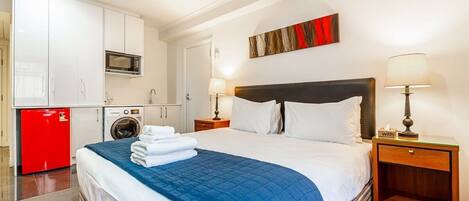 Desk, iron/ironing board, WiFi, bed sheets