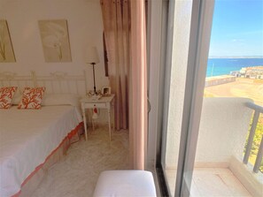 2 عدّة غرف نوم ومكواة/لوح كي وواي فاي مجانًا وملاءات أسرّة