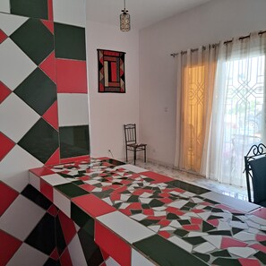 المنشأة من الداخل