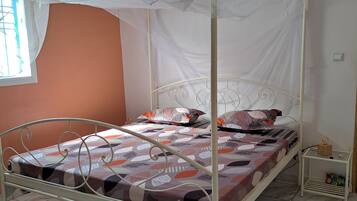 2 bedrooms, iron/ironing board, free WiFi, bed sheets