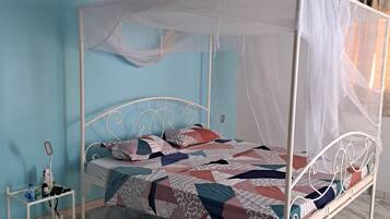 2 bedrooms, iron/ironing board, free WiFi, bed sheets