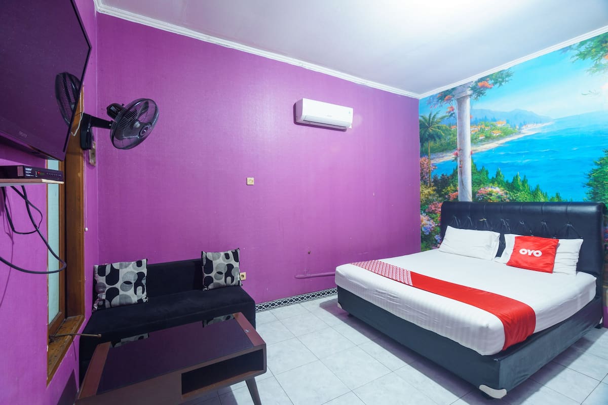 standard double room | laptop workspace, free wifi, bed sheets