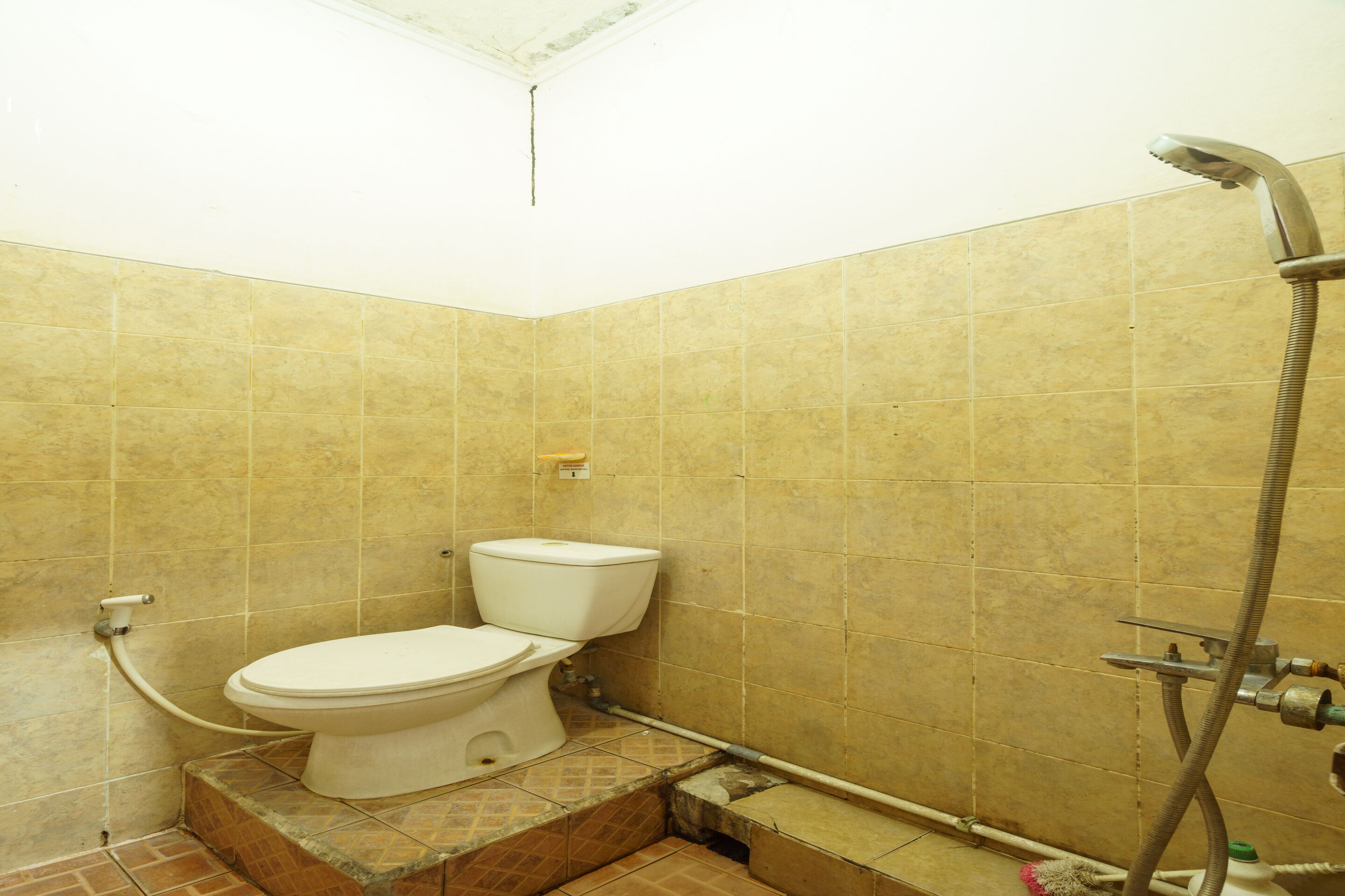 standard double room | laptop workspace, free wifi, bed sheets