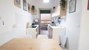 Frigorifero, microonde, forno, macchina per tè/caffè