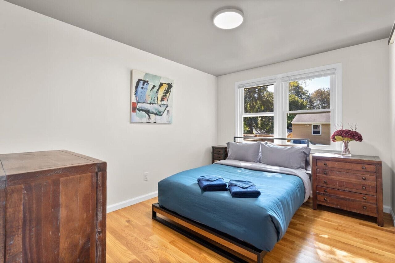 2 chambres, bureau, fer et planche à repasser, accès au Wi-Fi (inclus)