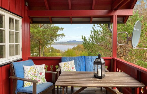 Beautiful home in Tustna with WiFi