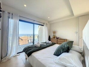 4 bedrooms, iron/ironing board, bed sheets