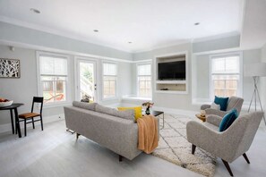 テレビ、書斎 / ワークスペース