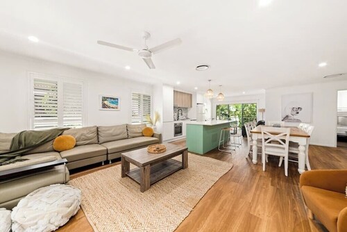 Spacious 3BR Apartment Near Noosa River