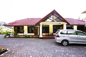 Front of property - OYO 93136 Hotel Santo Djaya 2 (Karehkel)