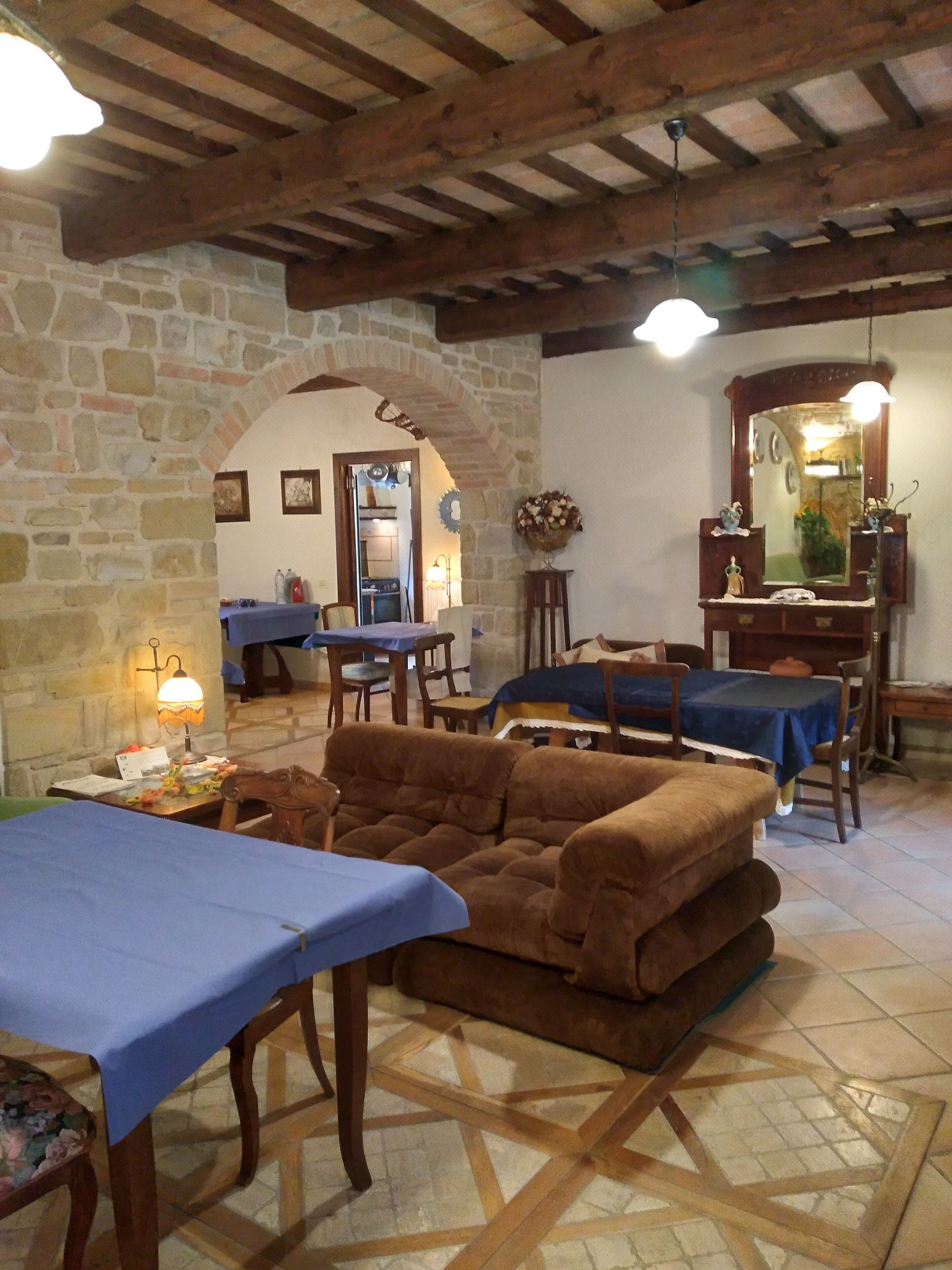 Apartamento, 3 quartos, vista para o jardim, no piso térreo | Área de estar | TV 40 cm com canais digitais