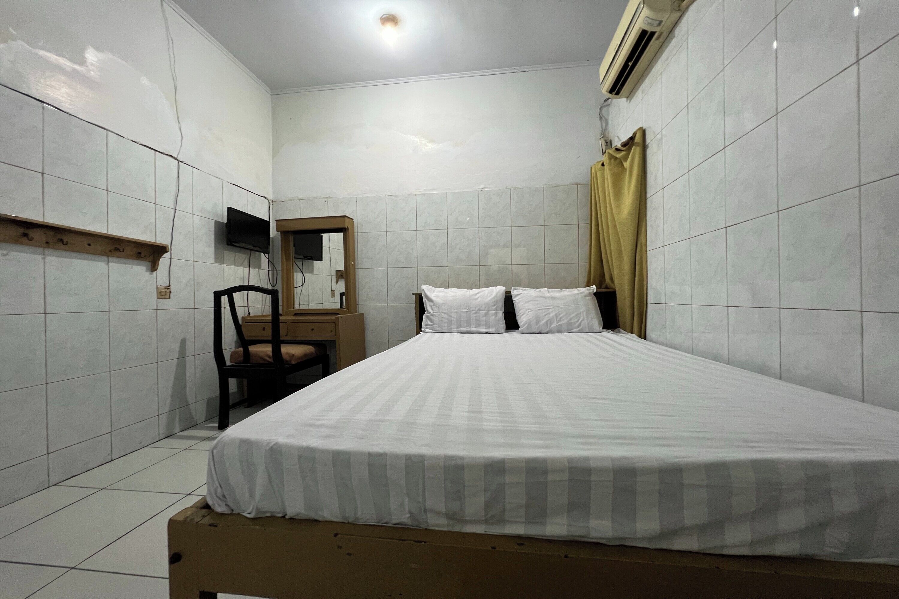 Standard Double Room | Laptop workspace, free WiFi, bed sheets