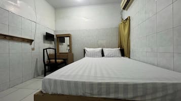 Standard Double Room | Laptop workspace, free WiFi, bed sheets