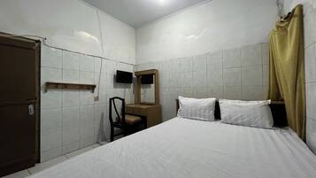 Kamar Double Standar | Ruang kerja ramah laptop, Wi-Fi gratis, dan seprai linen