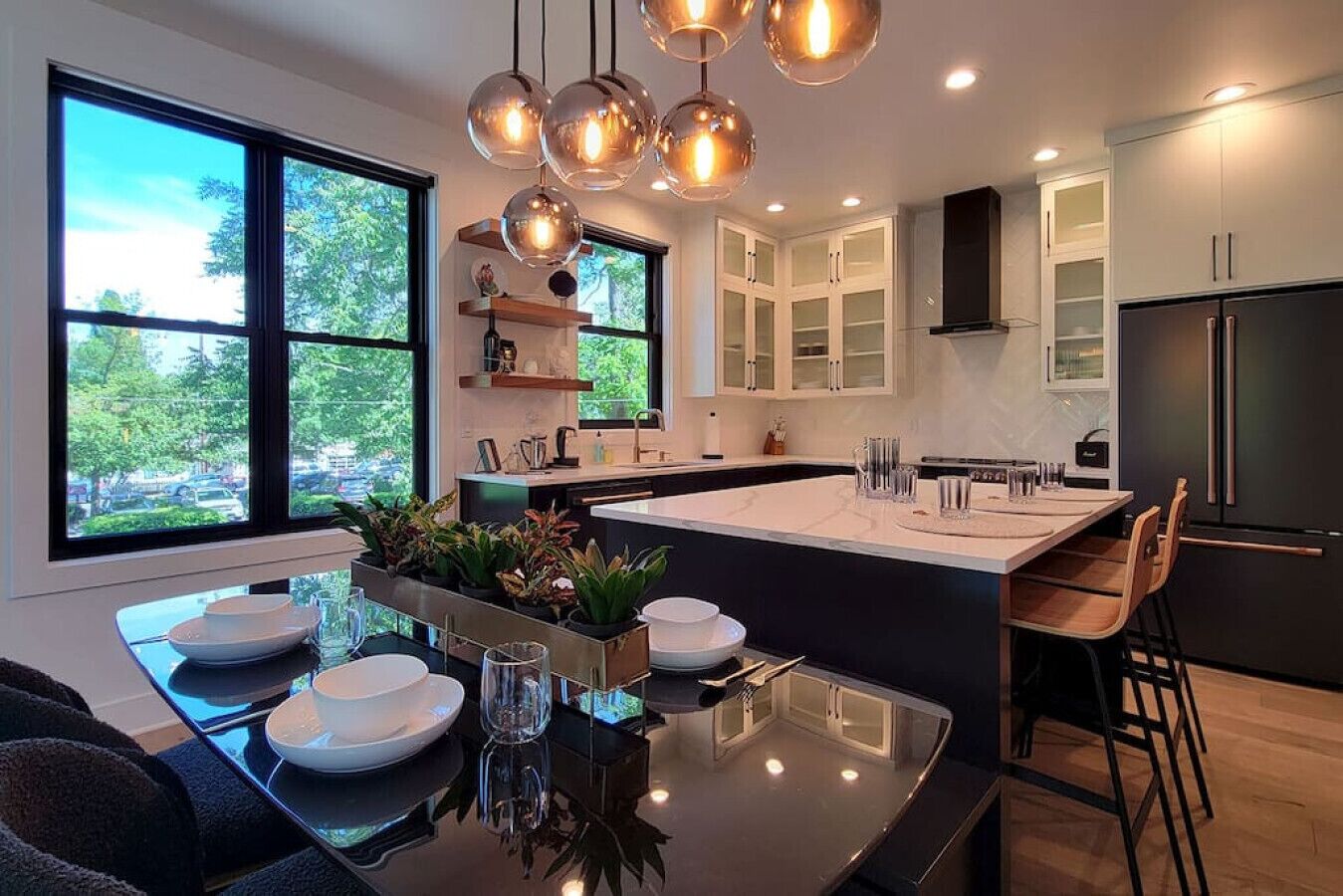 Fridge, oven, stovetop, dishwasher