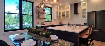 Luxurious Station House Suite A