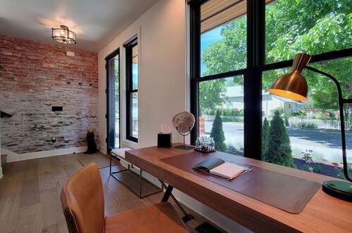 Luxurious Station House Suite A
