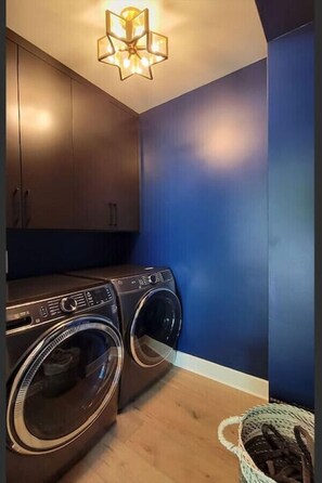 Interior - Luxurious Station House Suite A (Jacksonville)