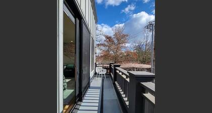 Station House Suite B~Downtown Jacksonville~Rooftop Patio~Walking Distance to Britt!