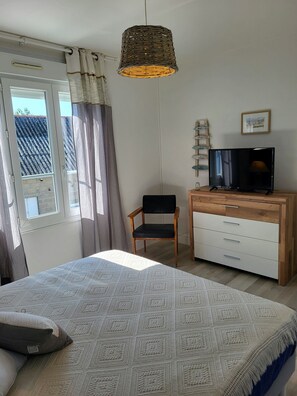 2 chambres, fer et planche à repasser, lit parapluie, Wi-Fi gratuit