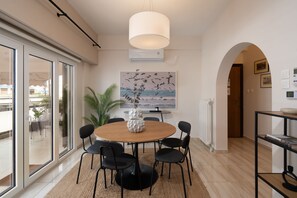 Luxury Apartment | In-room dining - Modern Apartment with Acropolis view (Athens)