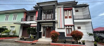 OYO 93143 Mega Raudhah Syariah