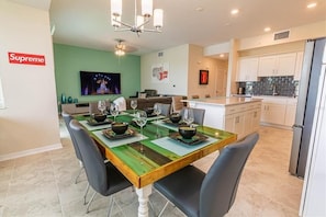 Dining - The Epic 32 Supreme Storey Lake Resort Orlando FL (Kissimmee)